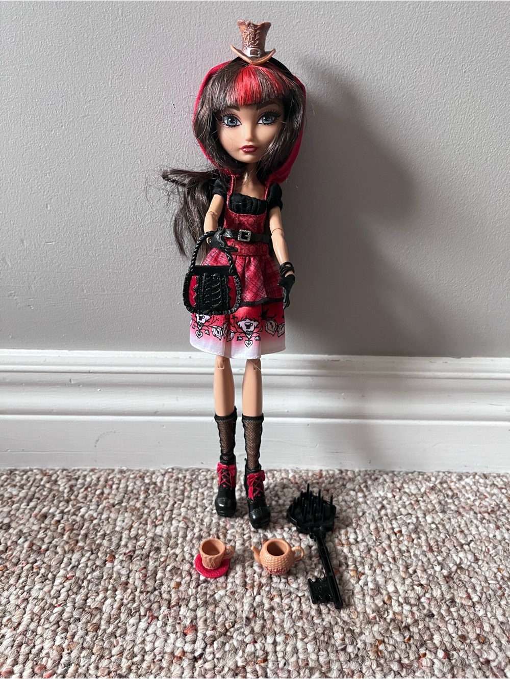 Ever After High Cerise Hood Hat-tastic Tea Party Doll